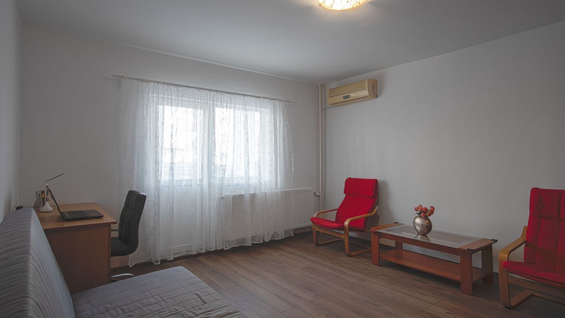 Apartament 2 camere decomandat, etaj 2, parcare inclusă
