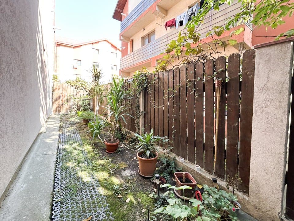 Apartament la pret de garsoniera cu gradina de 35mp + parcare