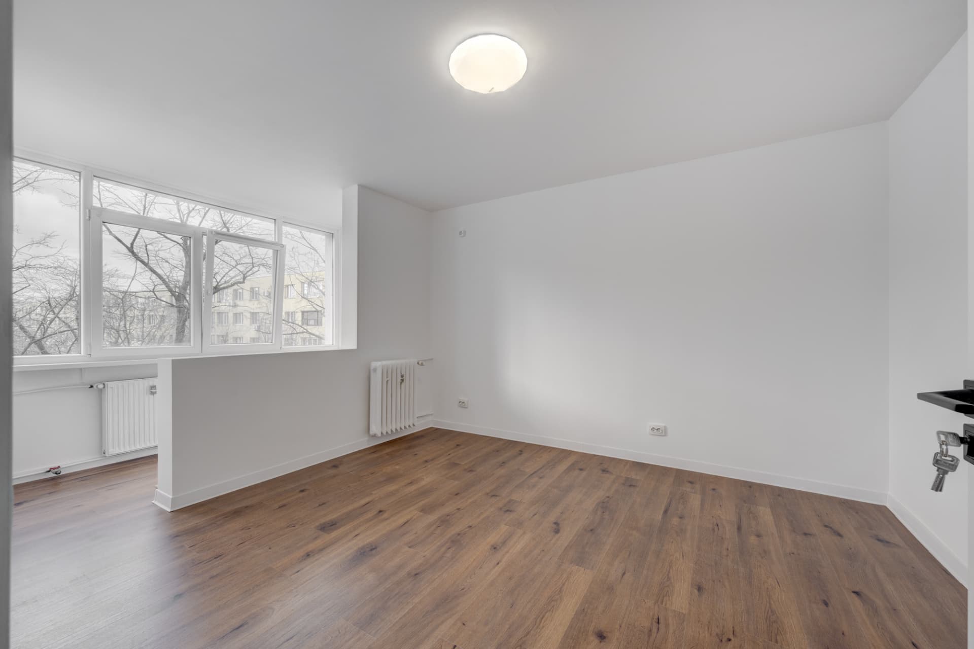 TITAN – OZANA, APARTAMENT 3 CAMERE 66 MP TOTAL, ETAJ 3 DIN 4, RENOVAT!