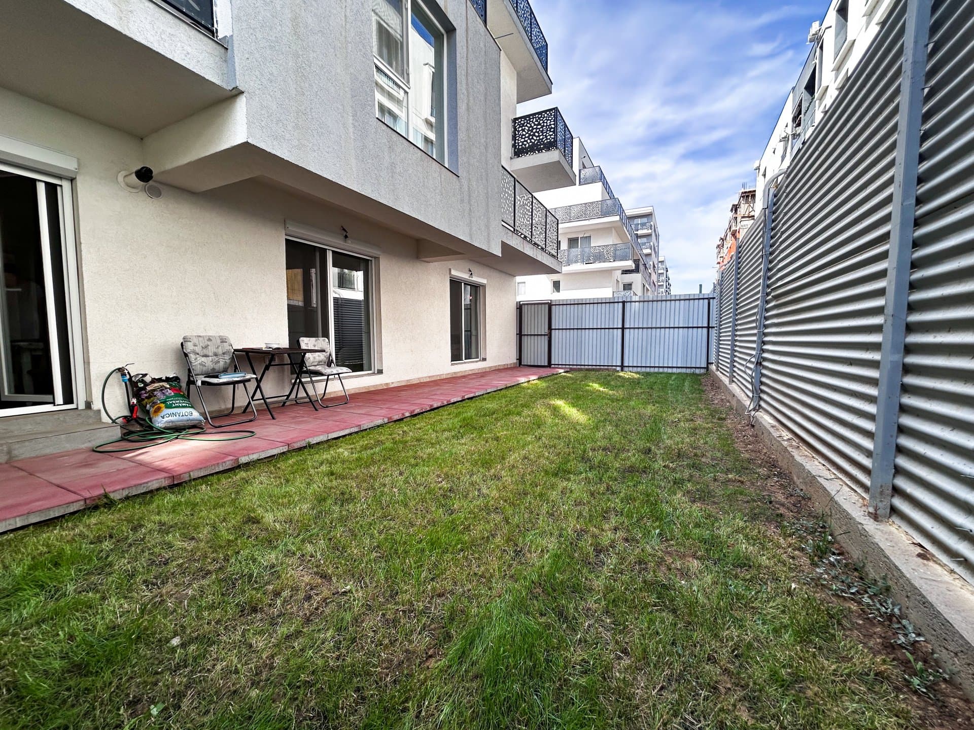 2 camere, curte privată 60 mp, centrala, bloc 2023