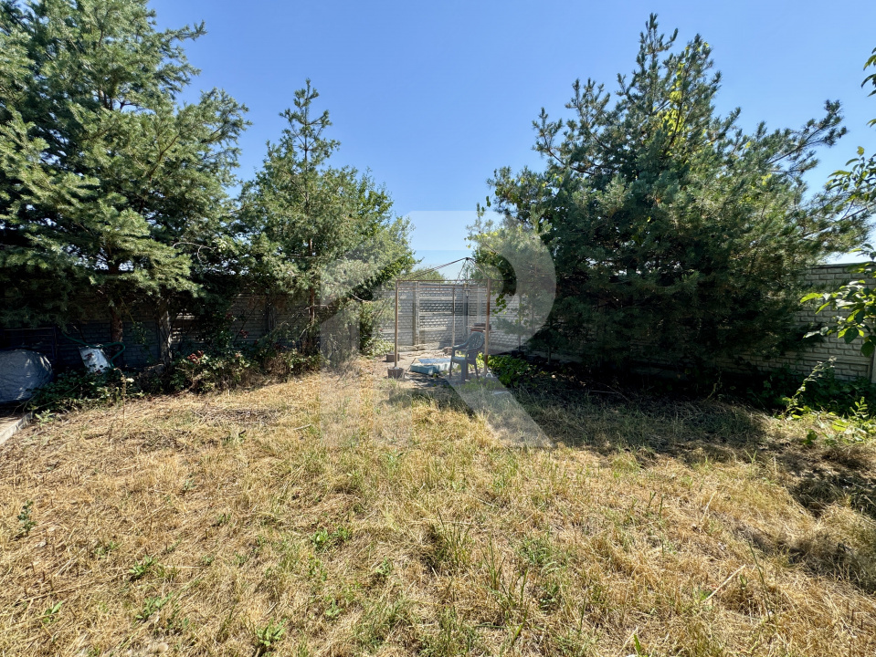 DOMNESTI , TEREN 698 MP, DESCHIDERE 17,19 MP, IMPREJMUIT CU GARD