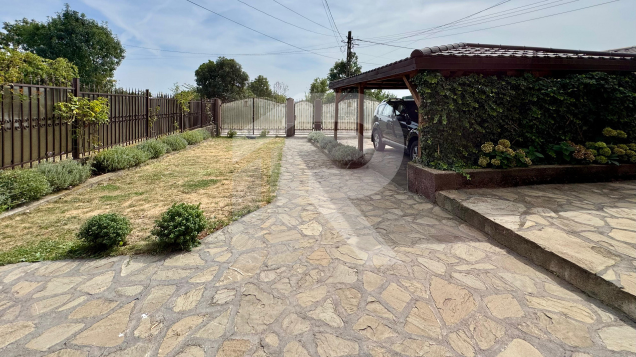 Casa | 356 mpc | Lot 1422 mp | Atelier de creatie | Locuinta/sediu | Baicoi