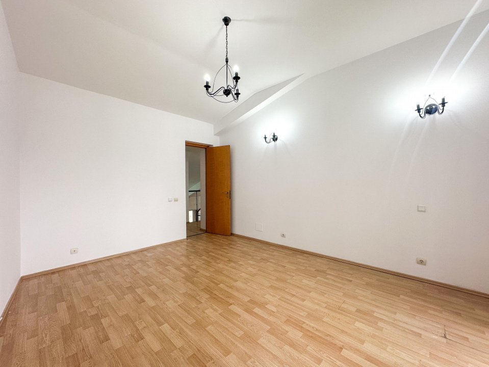 La doi pasi de Universitate - nu doar un birou ci un statut