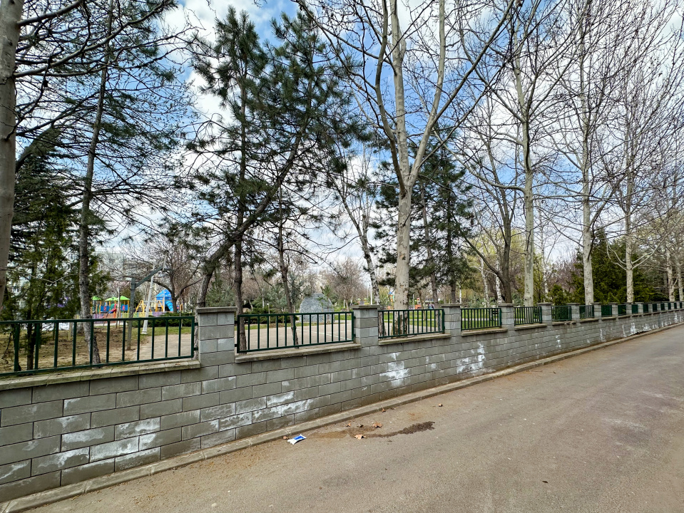Lângă parc, renovat complet, gata să devină al tău. Totul nou!