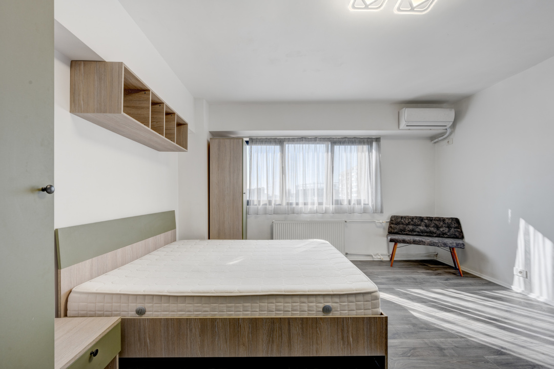 Piata Delfinului, Mega Mall, Garsoniera renovata, Mobilata si utilata !