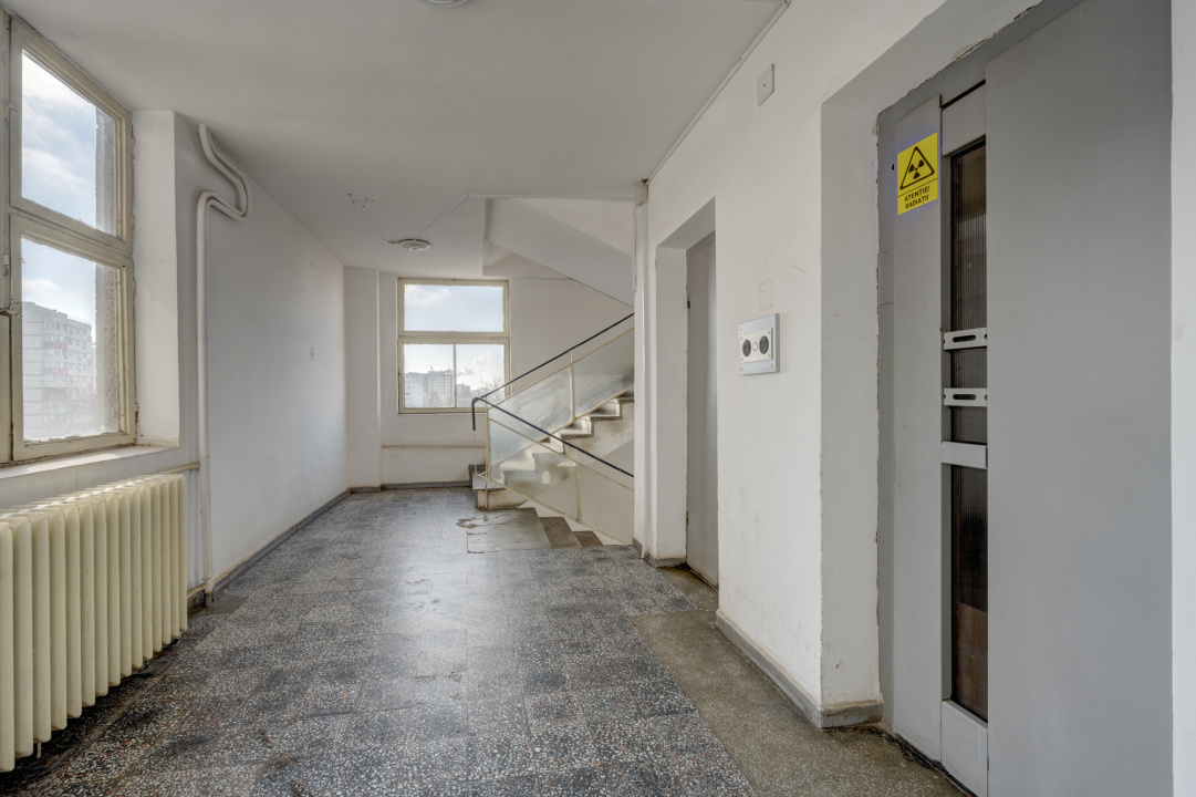 Piata Delfinului, Mega Mall, Garsoniera renovata, Mobilata si utilata !